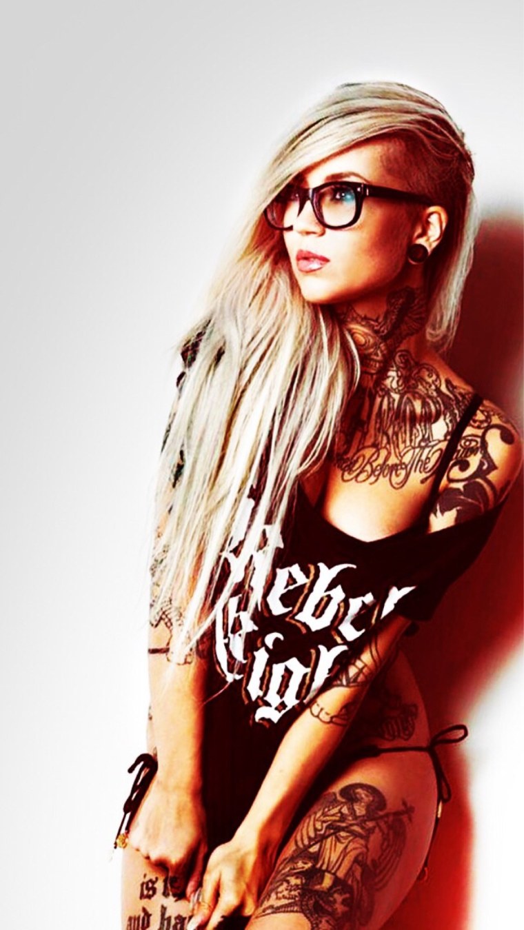 Тату модель Сара Фабель