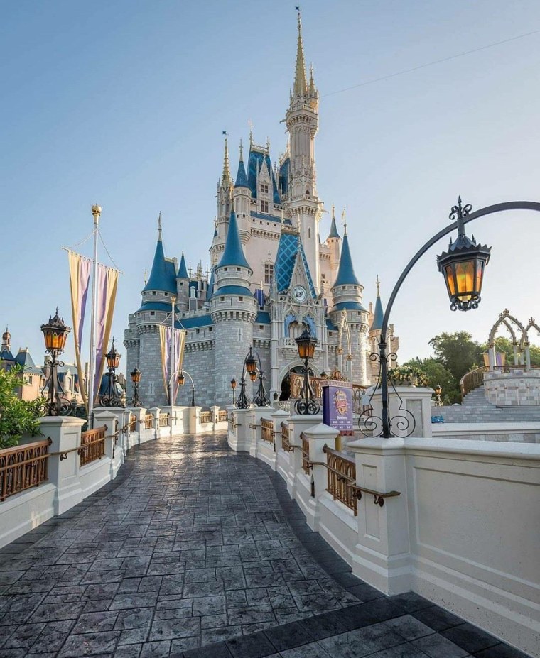 Уолт Дисней замок