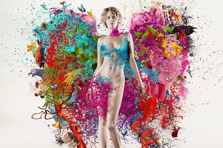 Девушка в брызгах краски