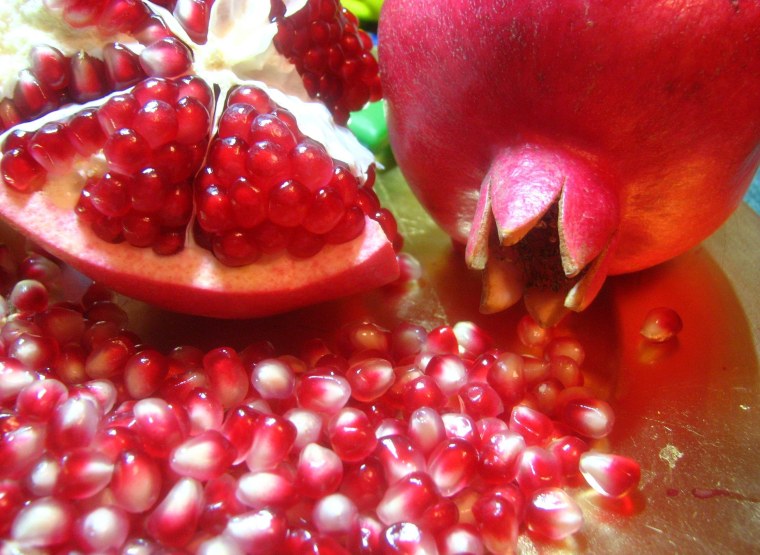 Красные фрукты и ягоды