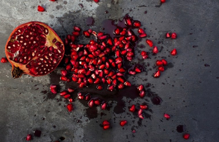 Разбивание граната в Греции