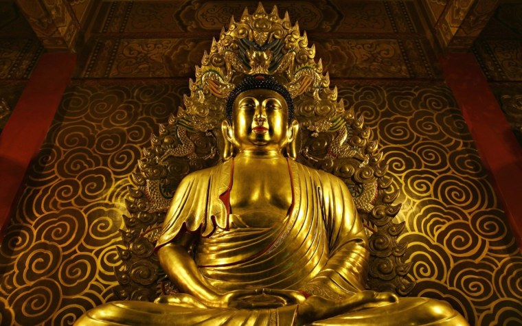 Золотая статуя Будда статуя