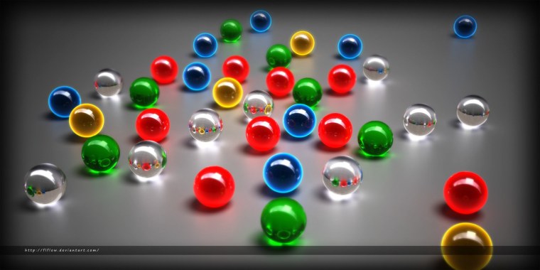 Цветные шарики на столе