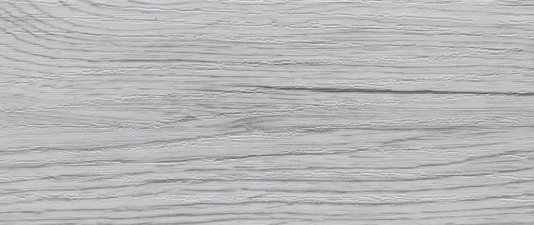 Дерево серого цвета