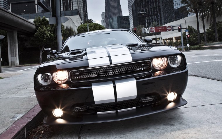 Dodge Challenger srt8