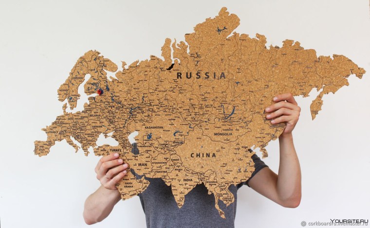 Карта мира из пробки