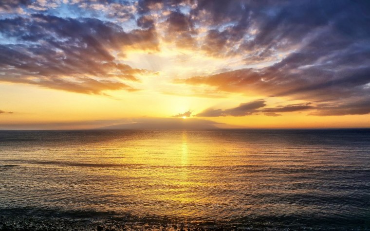 Красивый рассвет на море