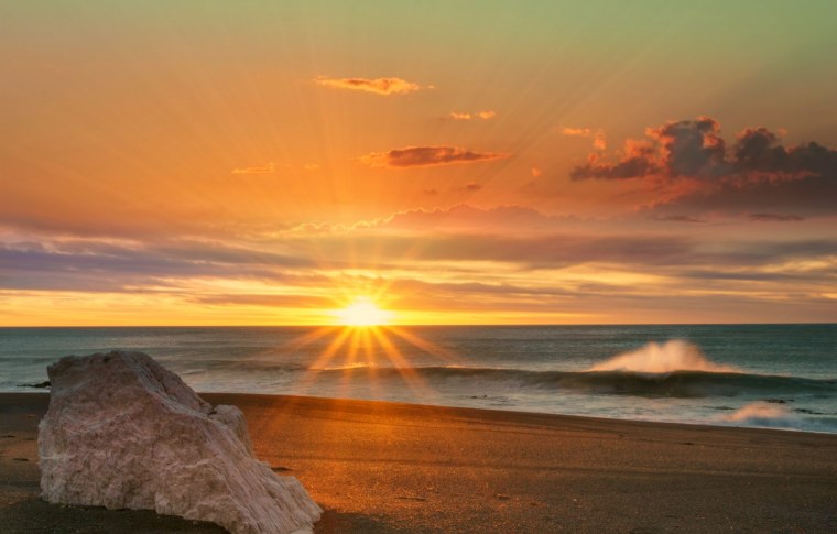 Рассвет на море