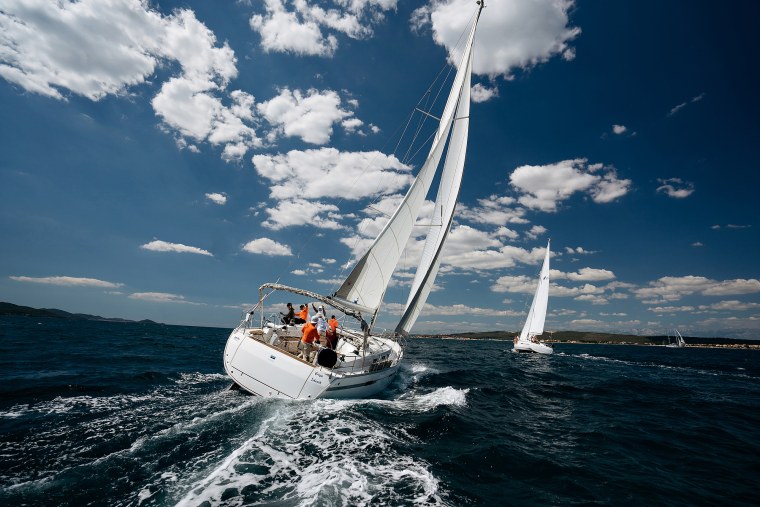 Яхта парусная регата