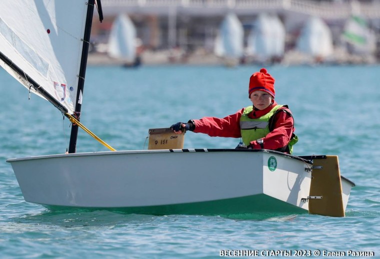 Яхта для парусного спорта