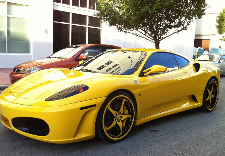 Ferrari 458 Italia желтая