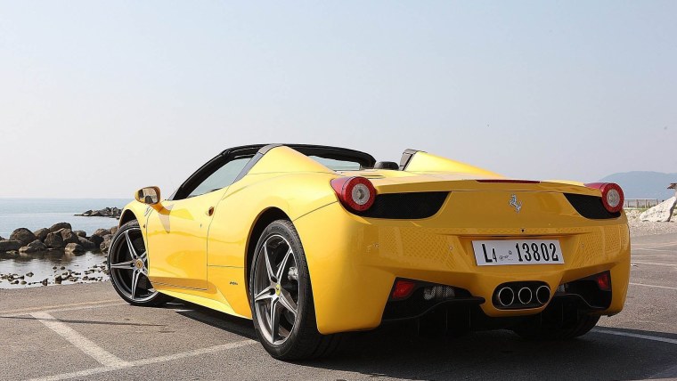 Феррари 458 Италия желтая