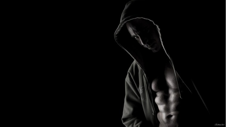 Человек в капюшоне