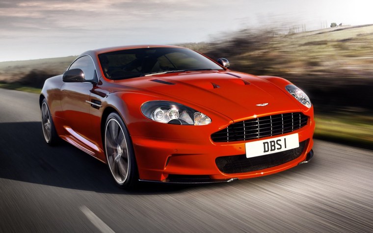 Aston Martin DBS v12 красный