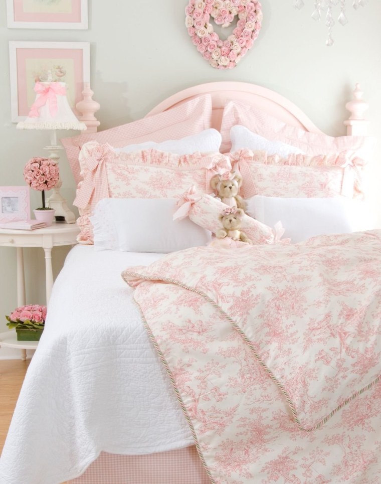 Спальня в розовом стиле