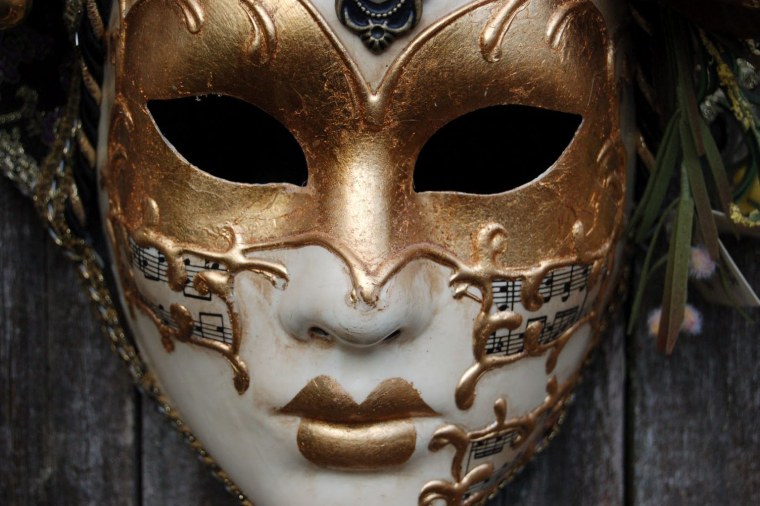 Человек в черной маске