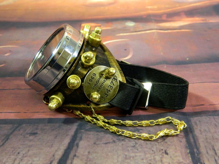 Монокль старинный на цепочке