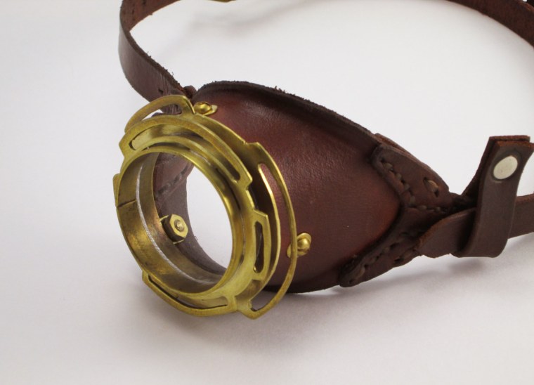 Стеклянный моноклем