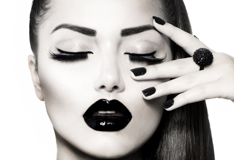 Левушка с черным маникюром