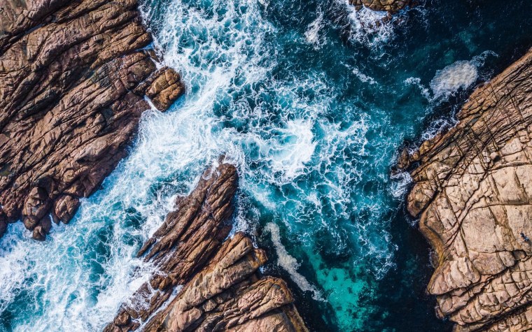 Море скалы вид сверху