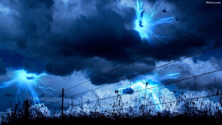 Фиолетовый фон с молниями