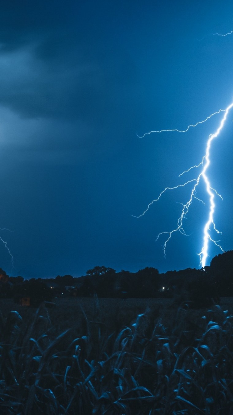 Жёлтофиолетовый молнии