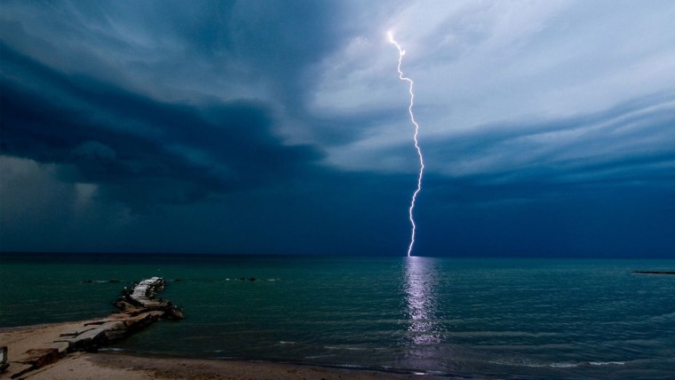 Шторм с грозой