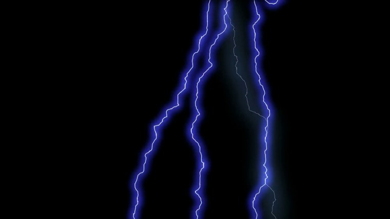 Молния на небе фото