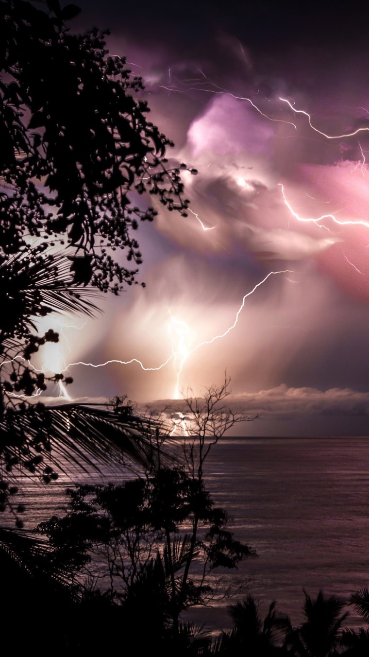 Фиолетовая молния Эстетика