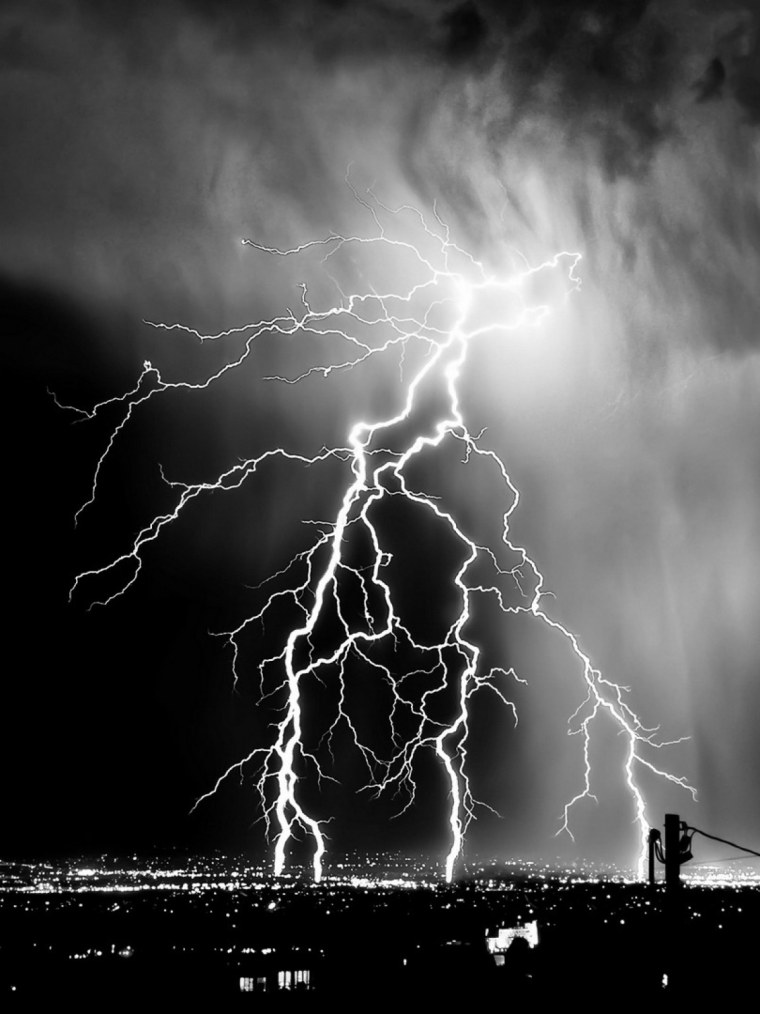 Молния на небе