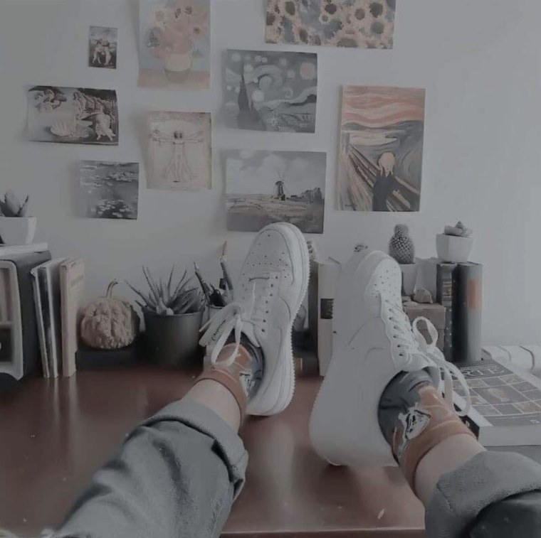 Руки в черной краске Эстетика