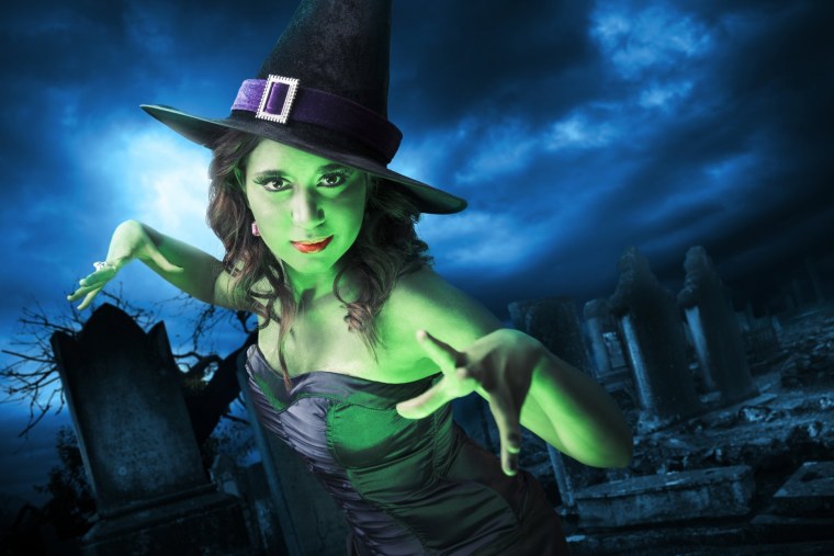 Амонг АС В шляпе ведьмы