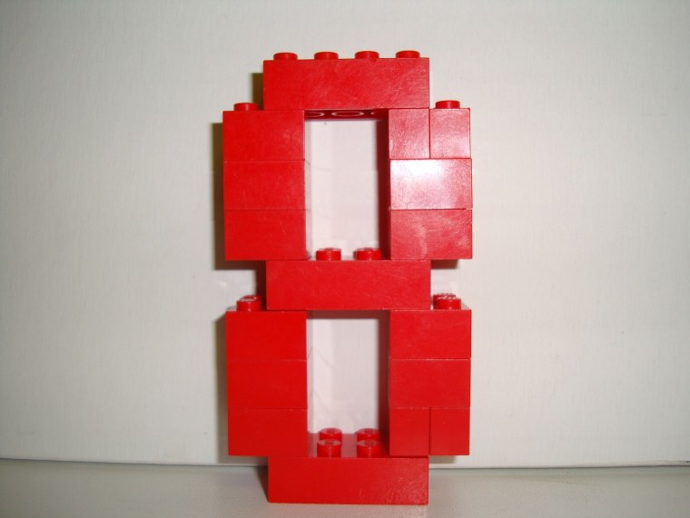 Цифра 8 из лего конструктора