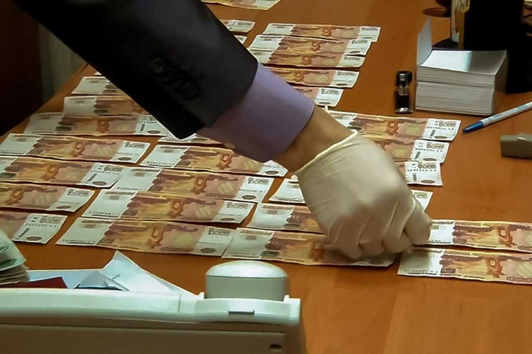 Деньги взятка