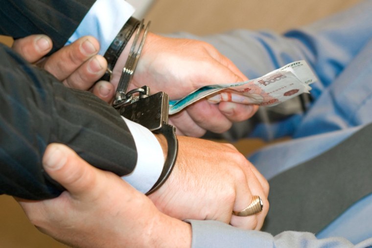 Осудили за взятку