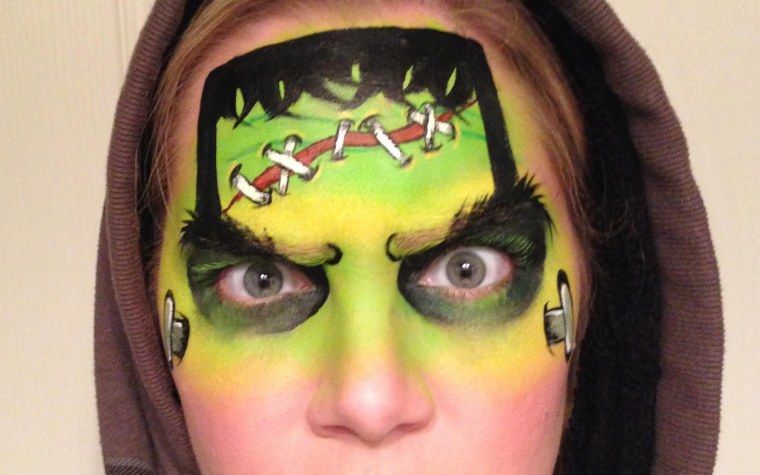 Нарисовать на лице Франкенштейн