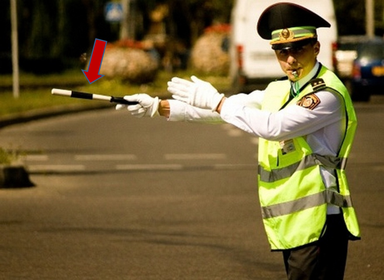 Регулировщик на дороге