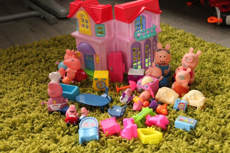 Свинка Пеппа её семья и дом