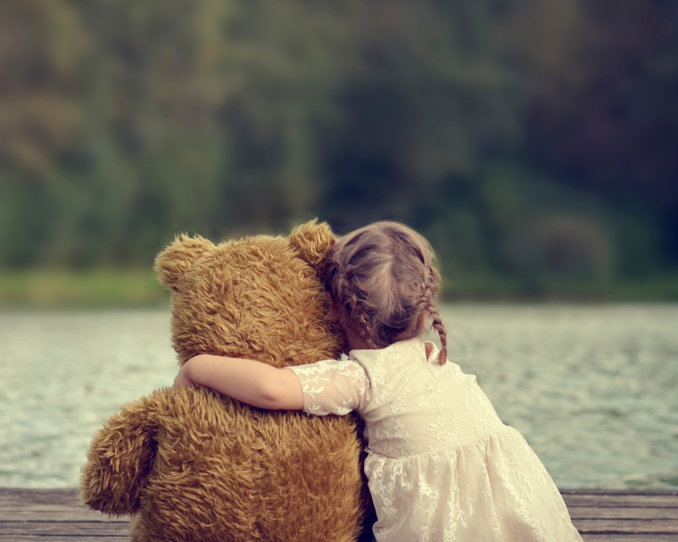Девочка с мишкой