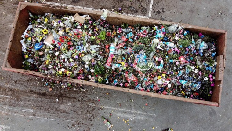 Свалка цветов