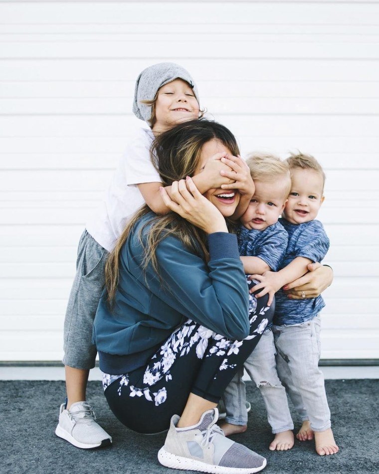 Стильная мамочка с ребенком