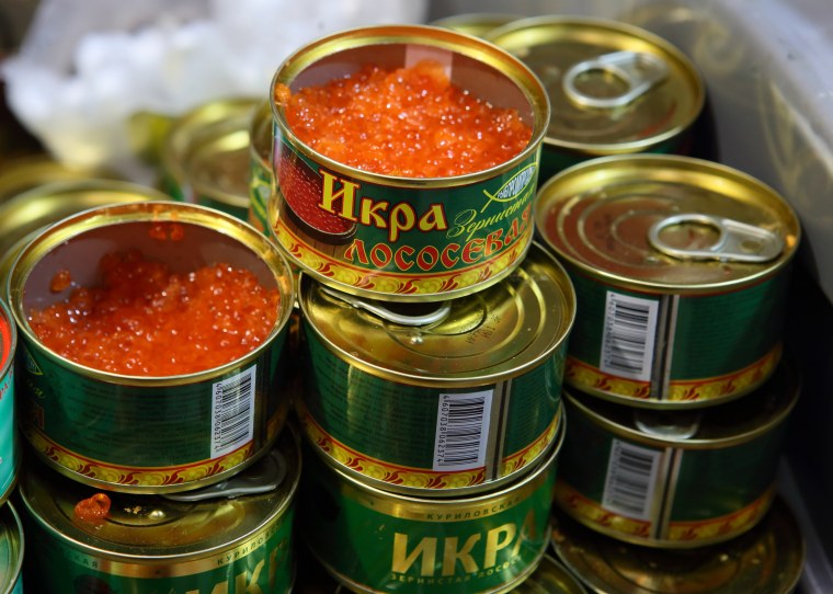 Красная икра в баночках