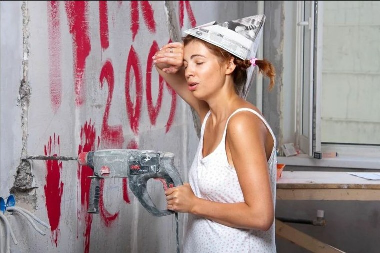 Девушка маляр