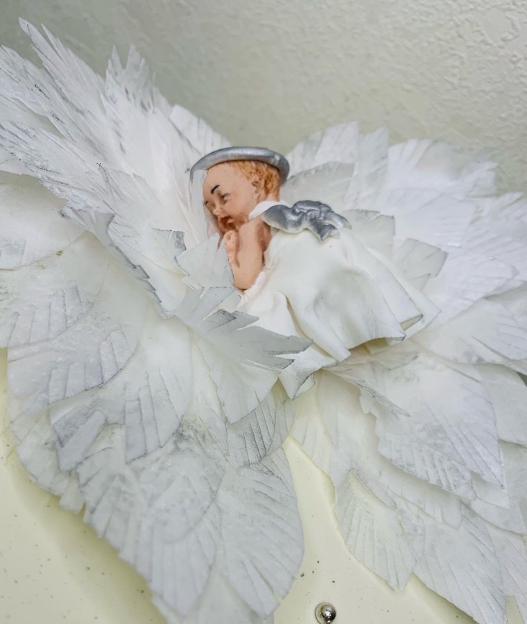 Фигурка младенца на торт