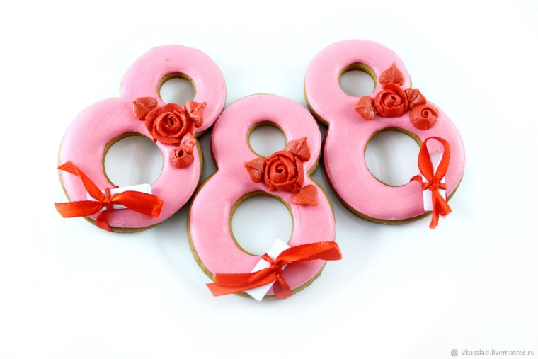 Цифра 8 на 8 марта