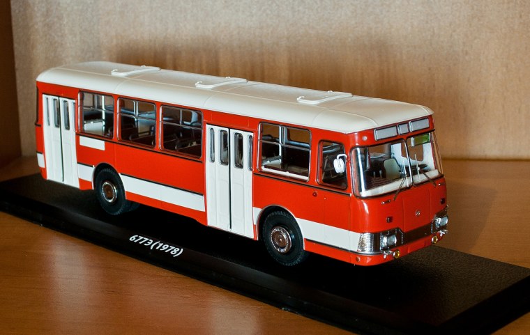 ЛИАЗ 677 модель