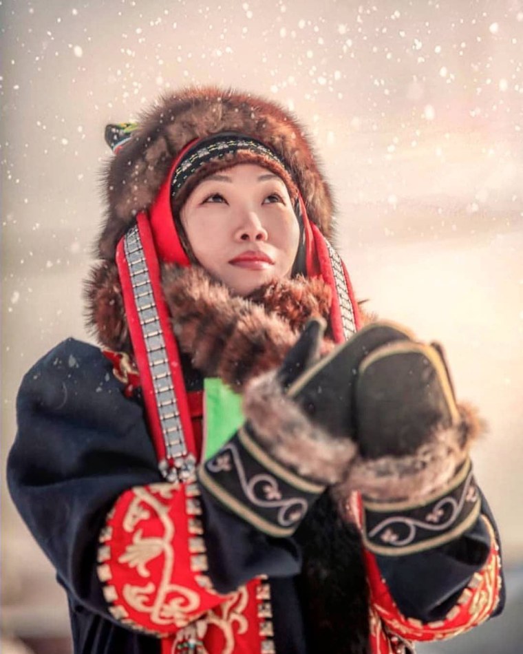 Якутка в национальном костюме
