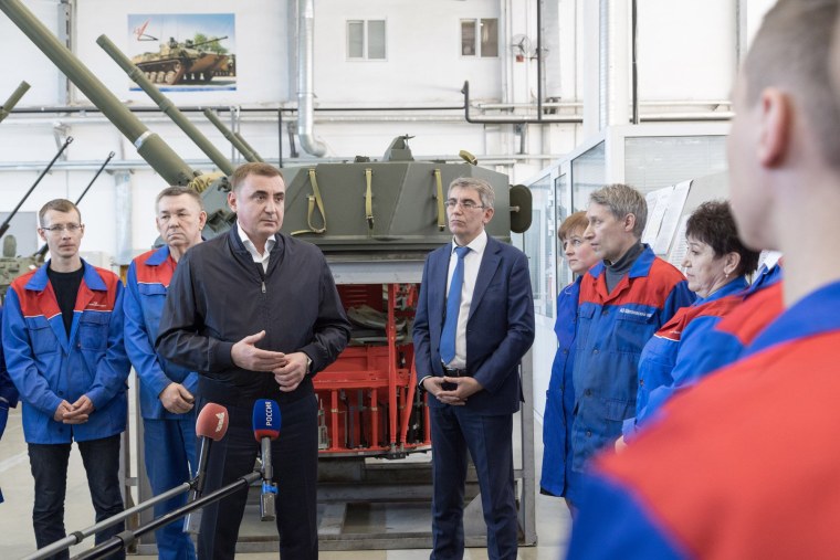 Фото работников завода