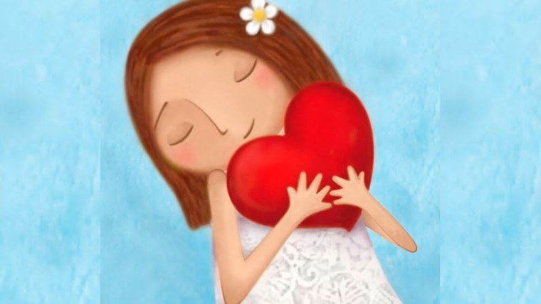 Девушка обнимает сердце