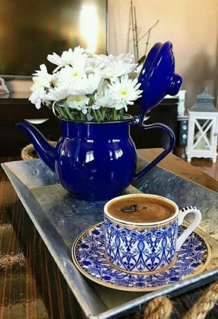 Утренний кофе в синем цвете